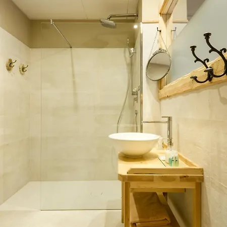 Hotell Vinas De Larrede